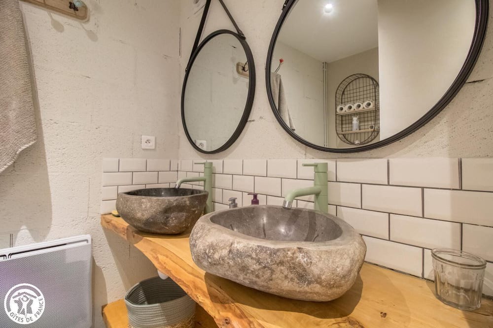 Photo of Bathroom in Egliseneuve-des-Liards
