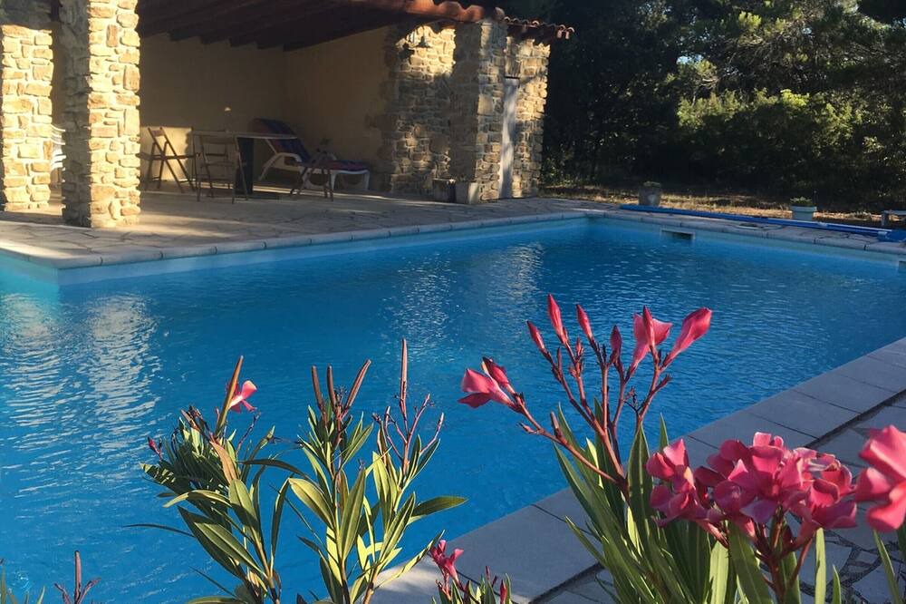 Photo of Outdoor in La Roque-sur-Pernes
