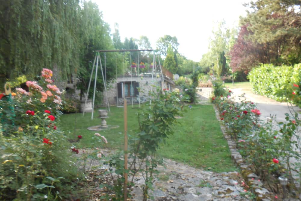 Photo of Outdoor in Saint-Pere