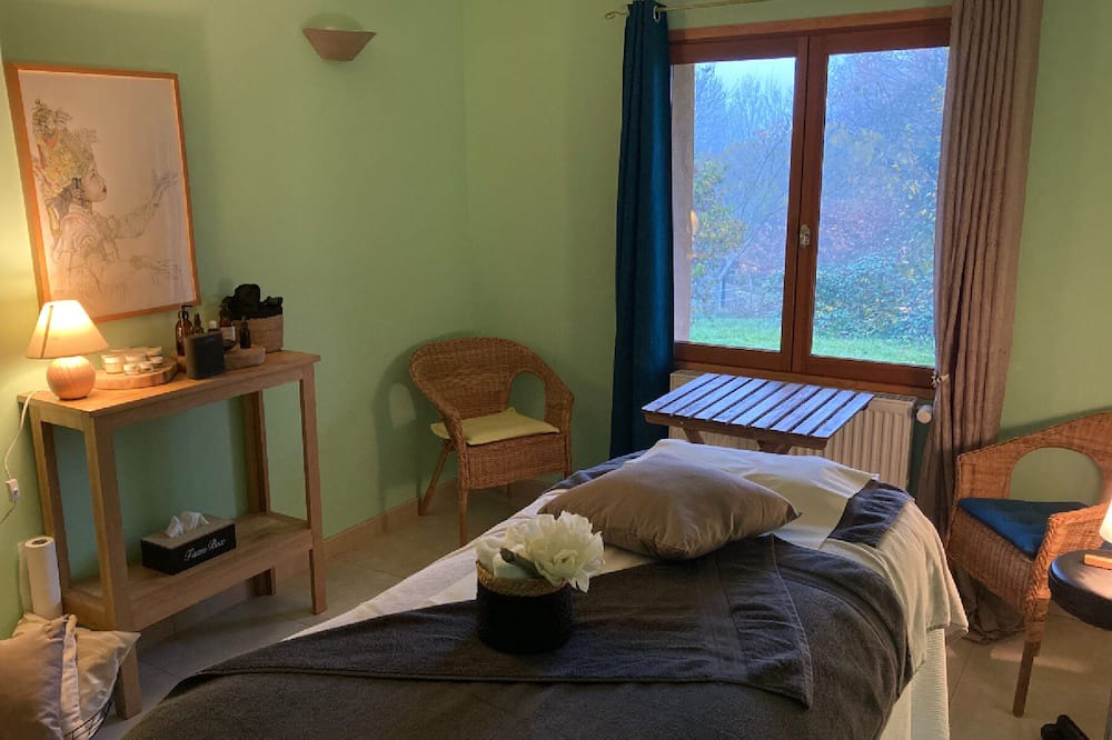 Photo of Bedroom in Saint Usuge