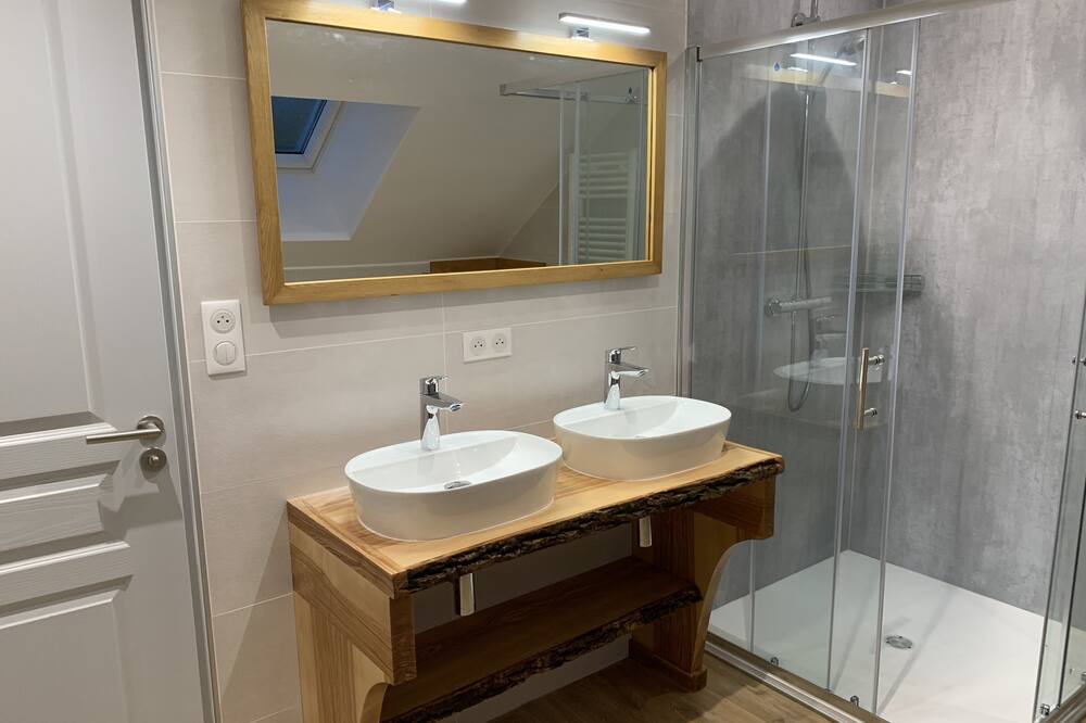 Photo of Bathroom in La Chaze-de-Peyre
