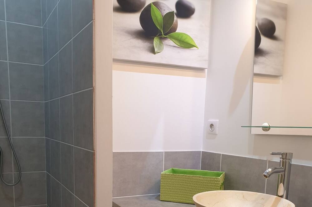 Photo of Bathroom in Saint-Marcel-d'Aredeche