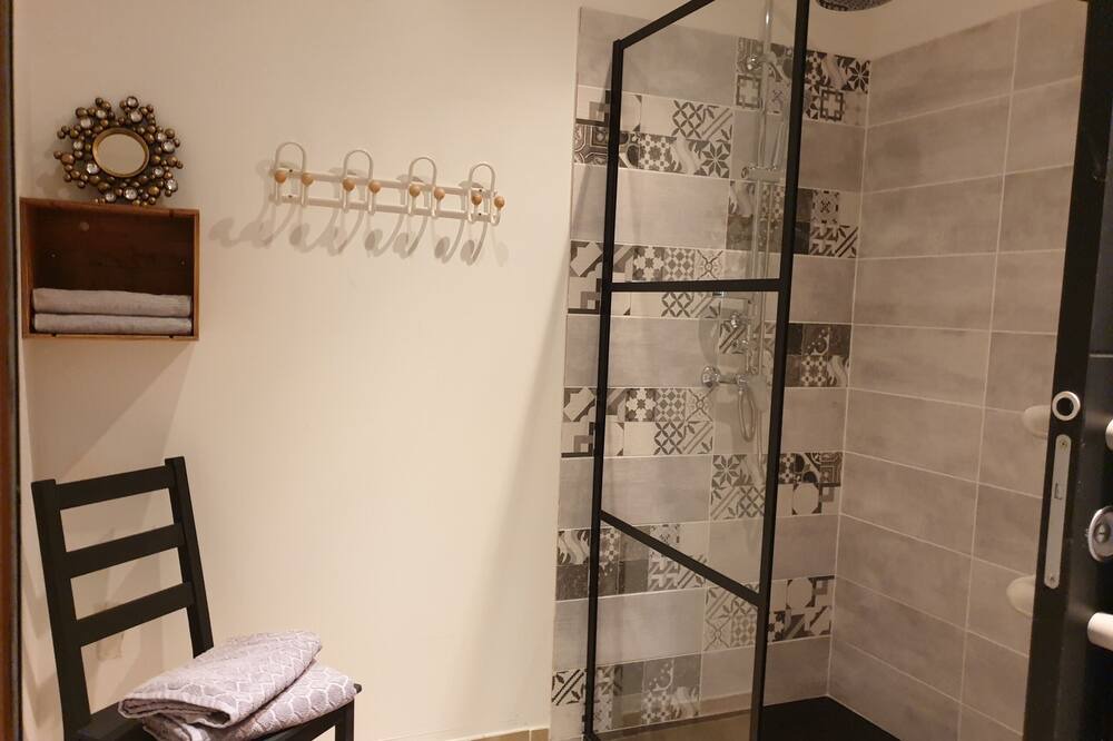Photo of Bathroom in Saint-Marcel-d'Aredeche