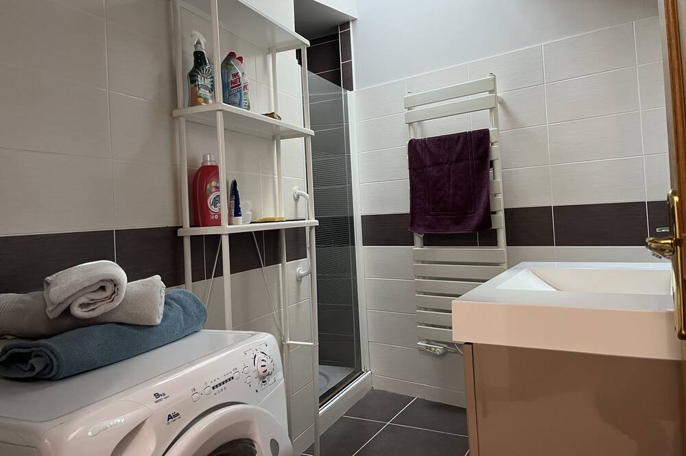 Photo of Bathroom in Colonzelle