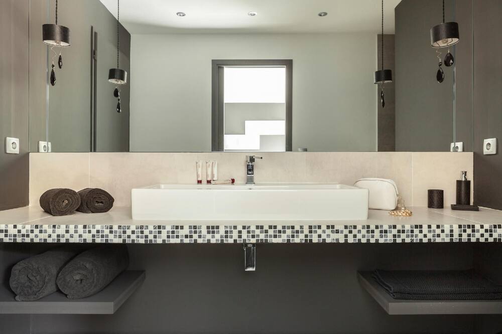 Photo of Bathroom in Venasque