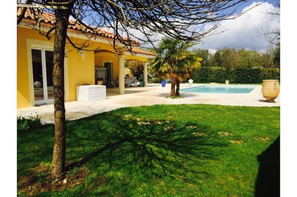 Photo of Outdoor in Attignat