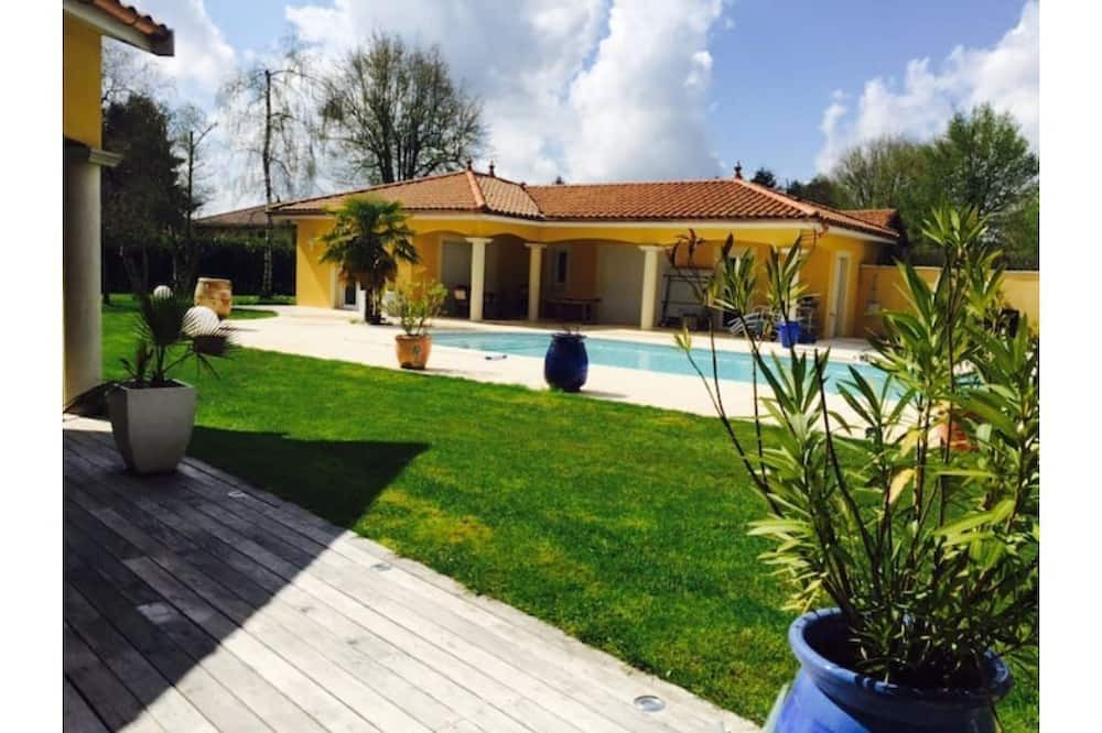 Photo of Outdoor in Attignat