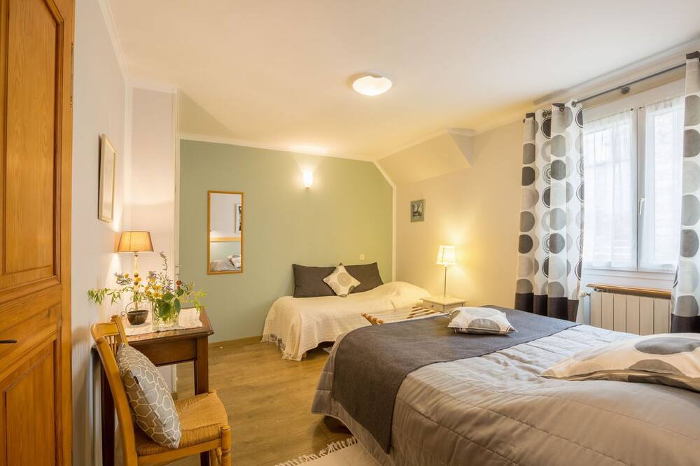 Photo of Bedroom in Villeneuve-de-Berg