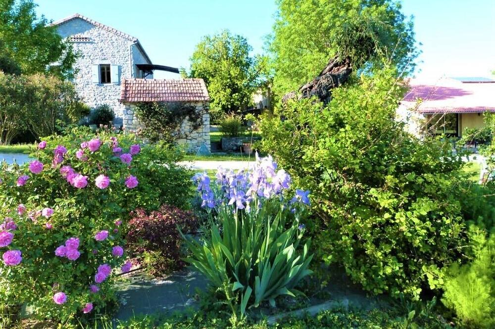 Photo of Outdoor in Villeneuve-de-Berg