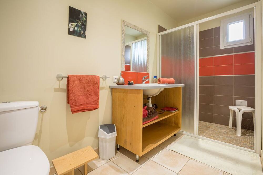 Photo of Bathroom in Villeneuve-de-Berg