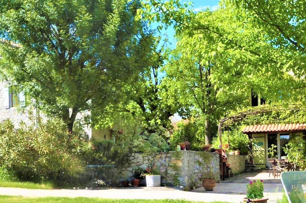 Photo of Outdoor in Villeneuve-de-Berg