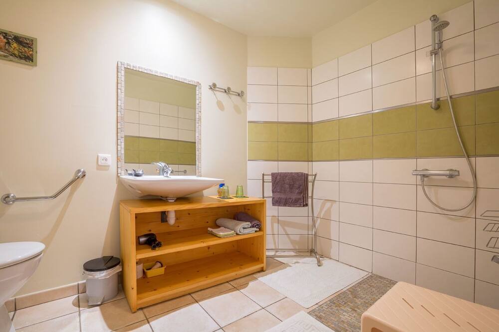 Photo of Bathroom in Villeneuve-de-Berg
