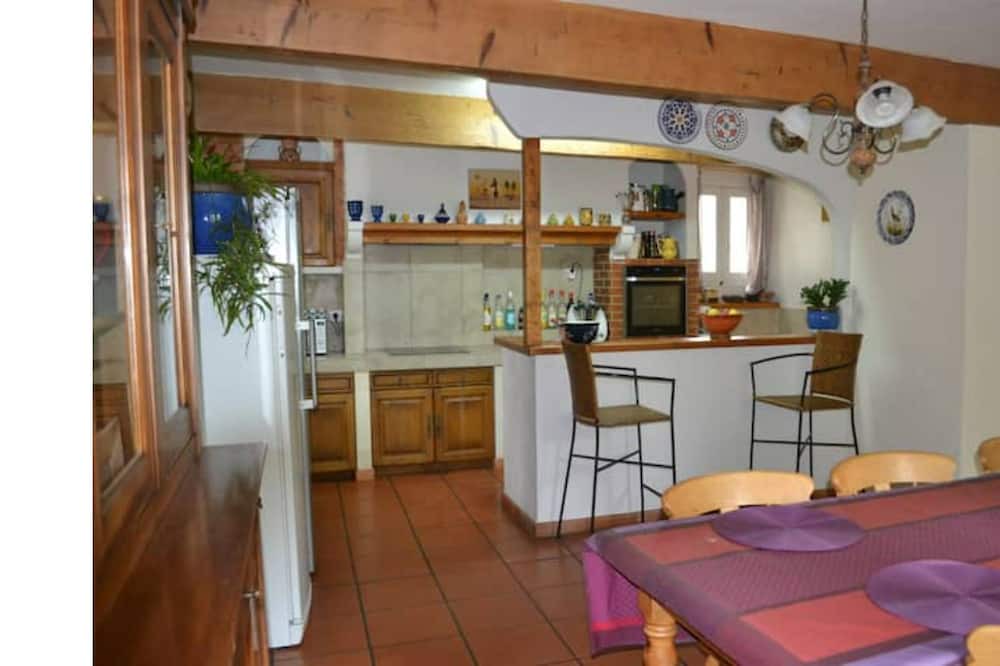 Photo of Kitchen in Chateauneuf-du-Rhone
