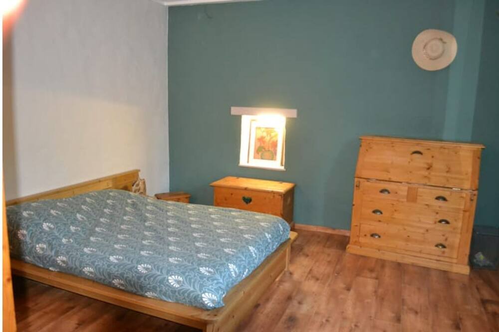 Photo of Bedroom in Chateauneuf-du-Rhone