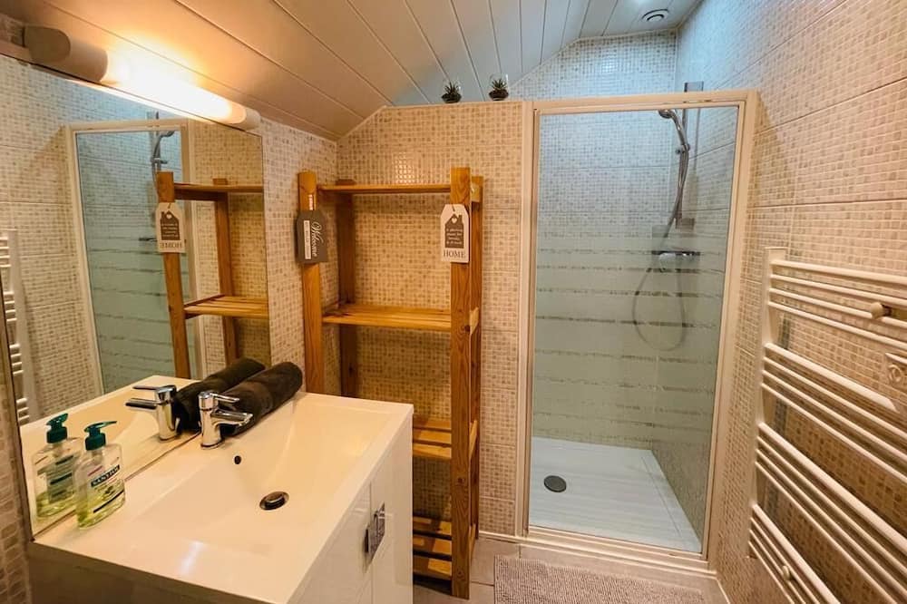 Photo of Bathroom in Saint-Laurent-dAndenay