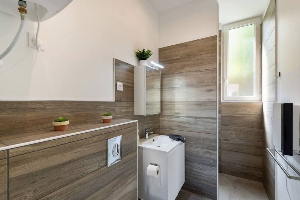 Photo of Bathroom in Le Creusot
