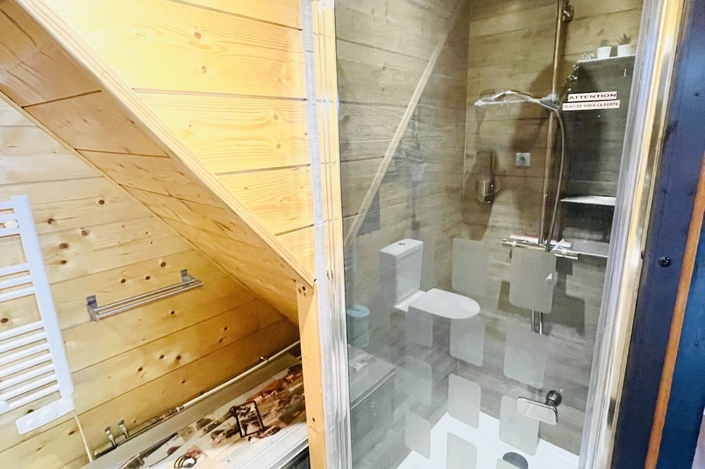 Photo of Bathroom in Saint-Laurent-dAndenay