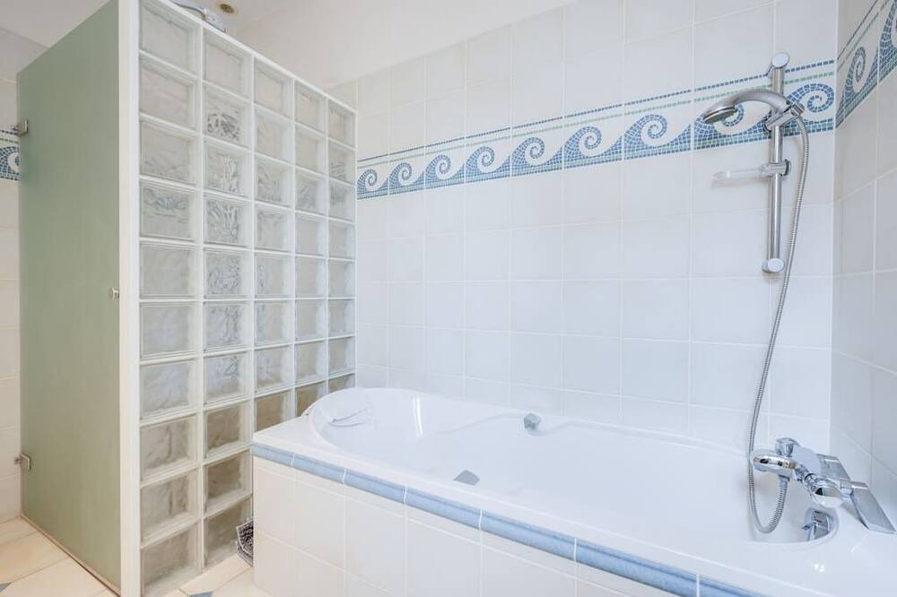 Photo of Bathroom in Lons-le-Saunier