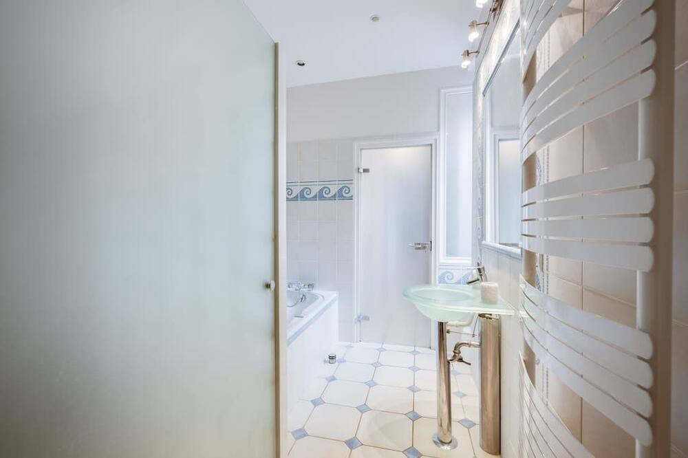 Photo of Bathroom in Lons-le-Saunier