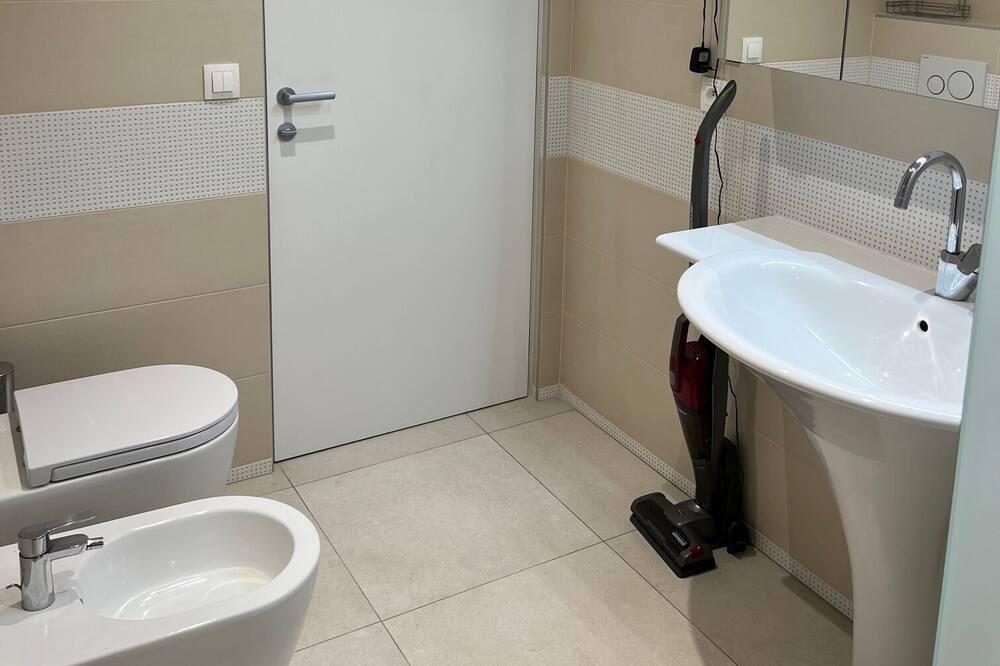 Photo of Bathroom in L'Hay-les-Roses