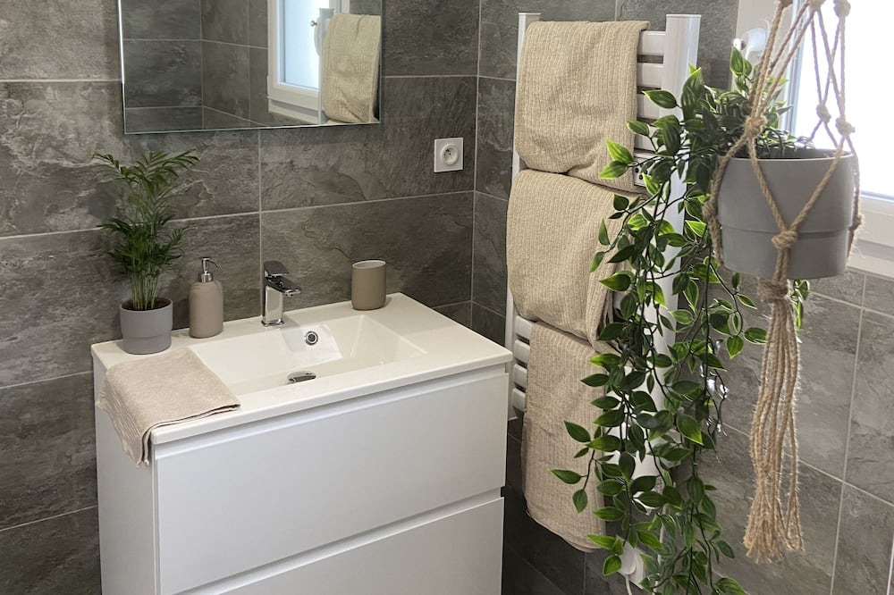 Photo of Bathroom in Cornas