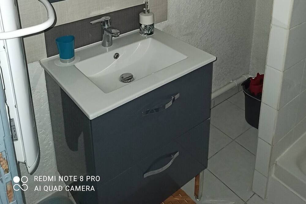 Photo of Bathroom in Hurigny