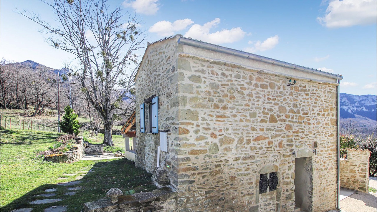 Photo of Outdoor in Eyzahut