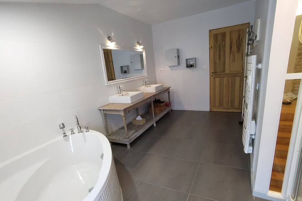Photo of Bathroom in Monnetay