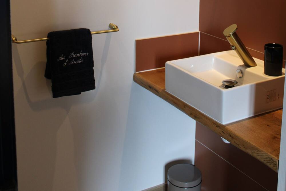 Photo of Bathroom in Frontenard