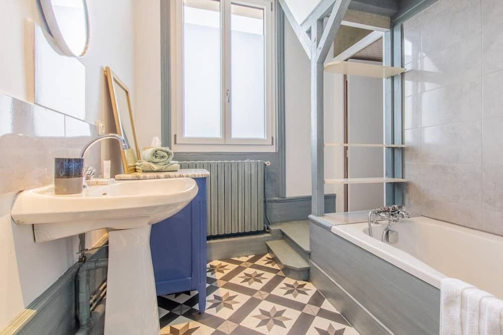 Photo of Bathroom in Frontenard