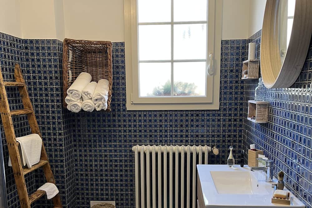 Photo of Bathroom in Chitry