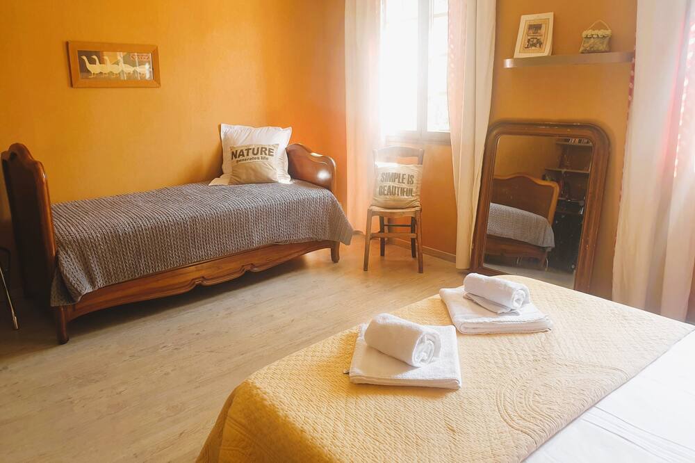 Photo of Bedroom in Aubignan