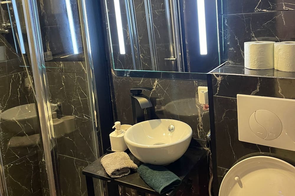 Photo of Bathroom in Villeneuve-Saint-Georges