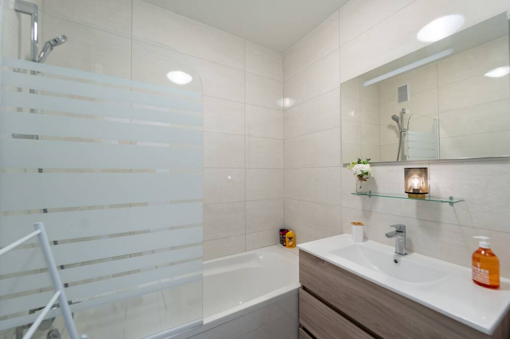 Photo of Bathroom in Ep 21 - Saint-Paul