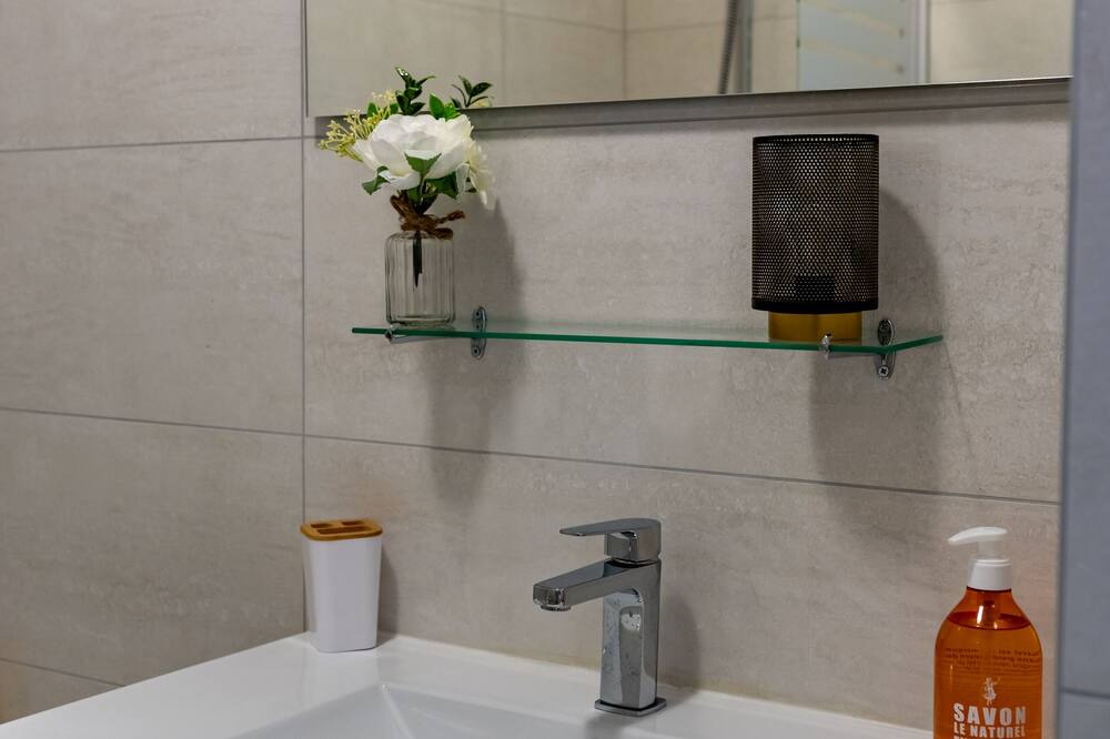 Photo of Bathroom in Ep 21 - Saint-Paul