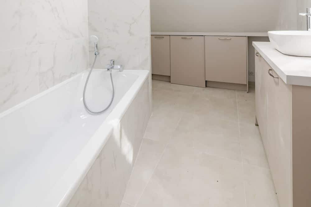 Photo of Bathroom in Avallon