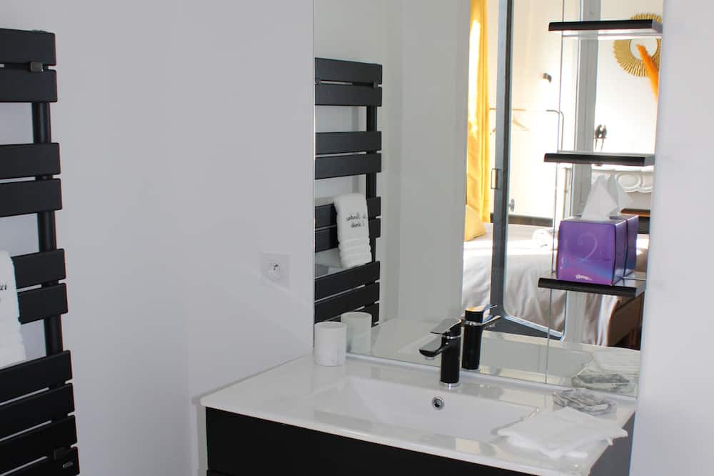 Photo of Bathroom in Frontenard