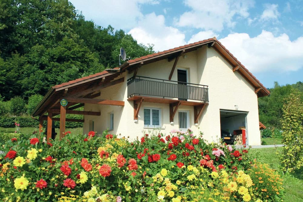 Photo of Outdoor in Haut-du-Them-Chateau-Lambert