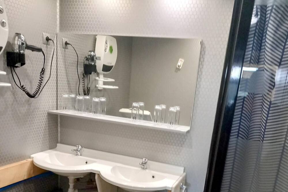 Photo of Bathroom in Echenans