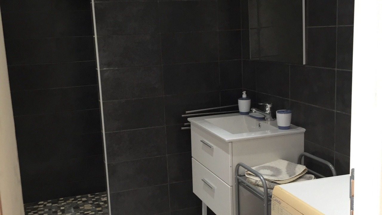 Photo of Bathroom in Melay