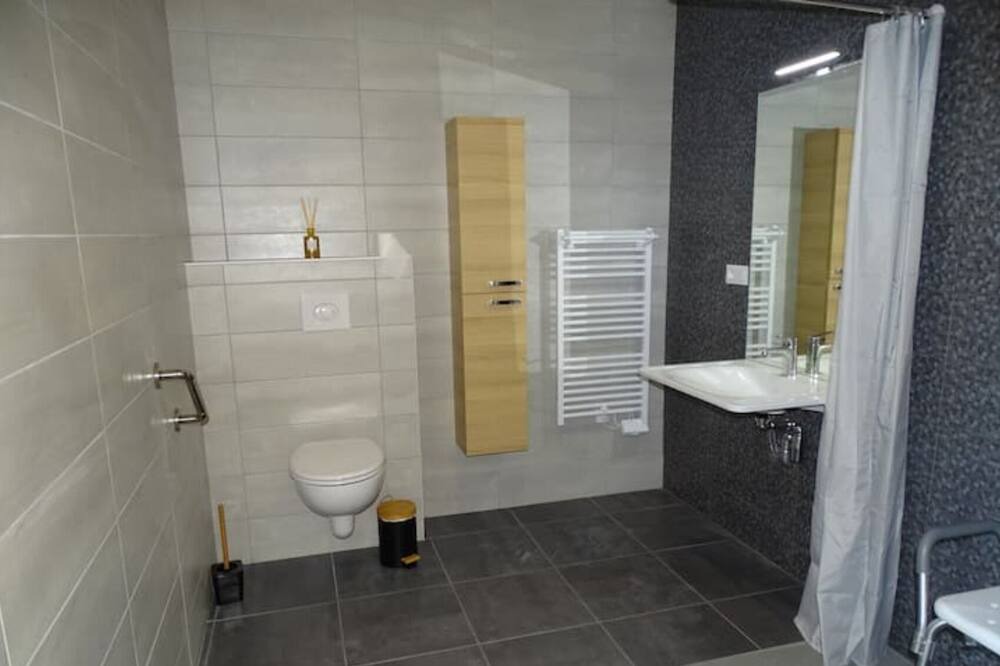 Photo of Bathroom in Cuisery