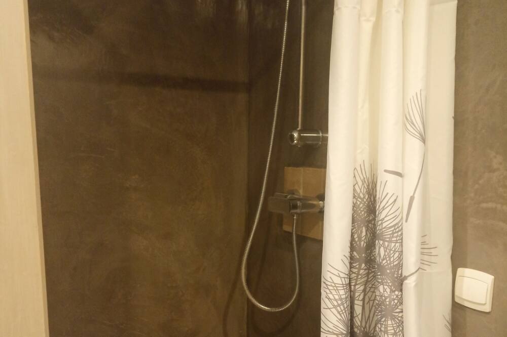 Photo of Bathroom in Allex