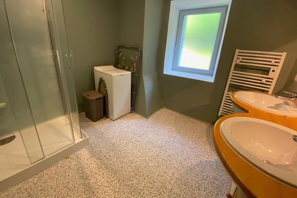 Photo of Bathroom in Saint-Chely-d'Aubrac