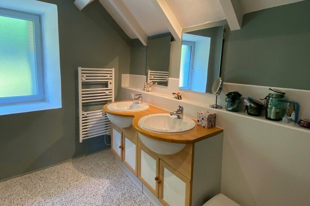 Photo of Bathroom in Saint-Chely-d'Aubrac