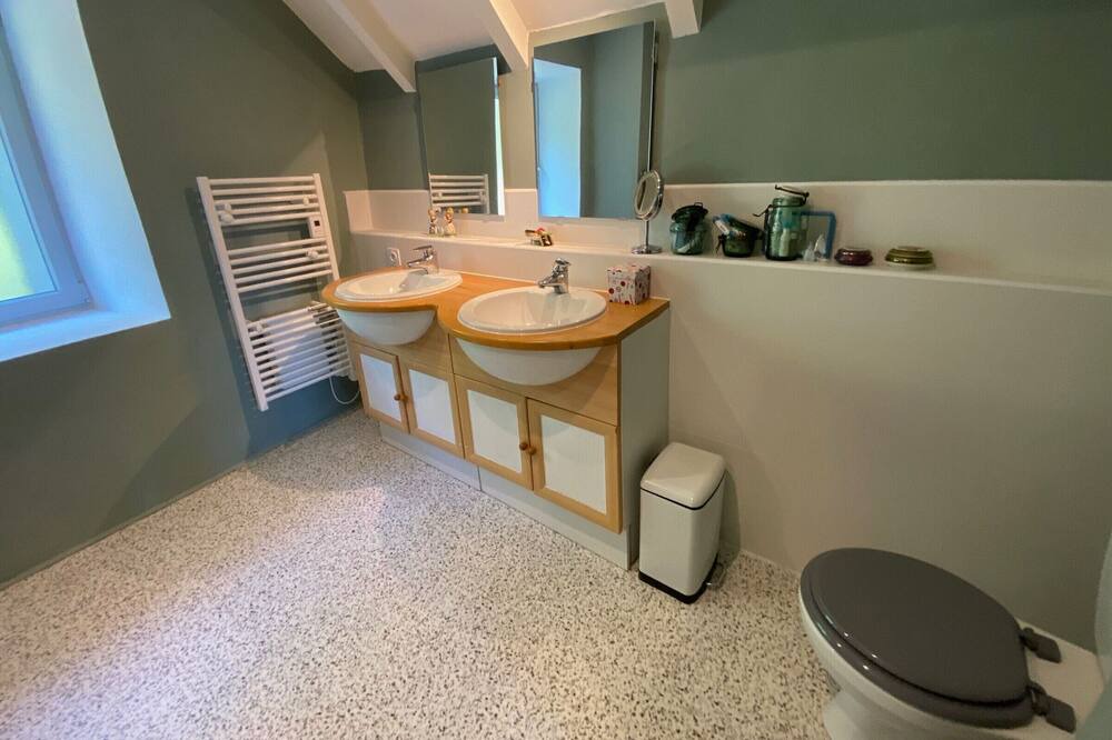 Photo of Bathroom in Saint-Chely-d'Aubrac