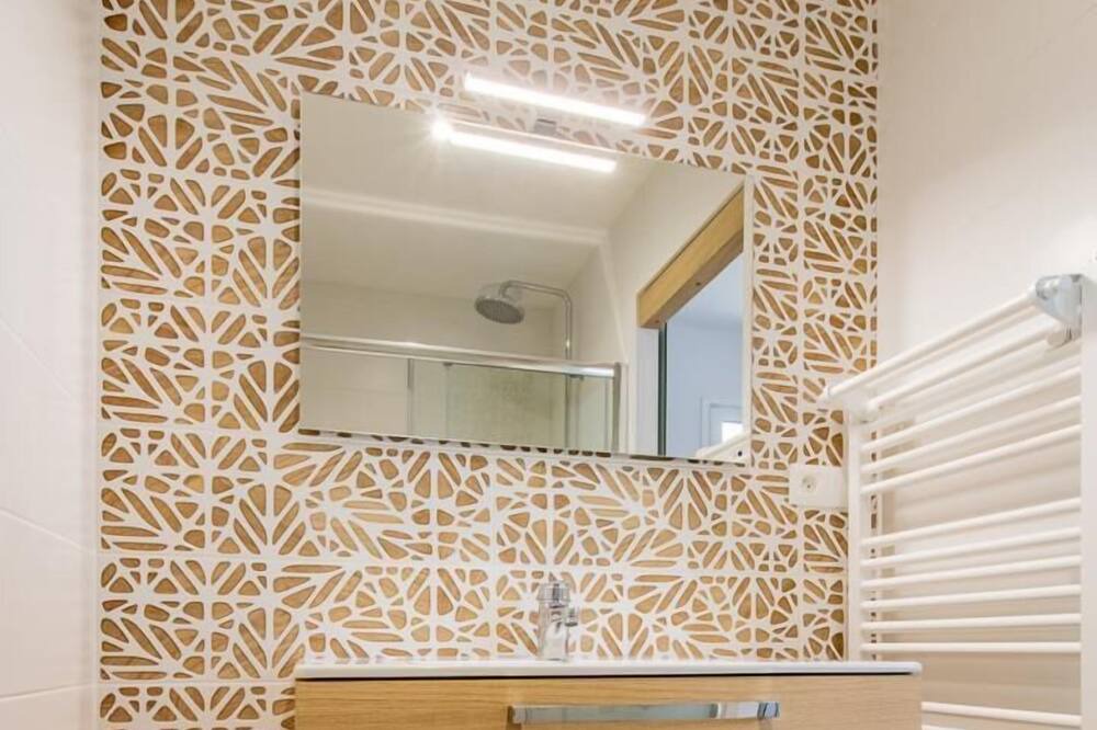 Photo of Bathroom in Cuisery