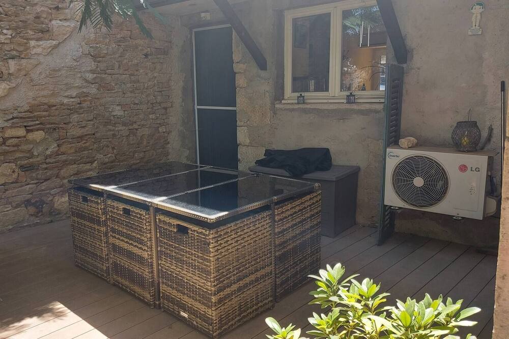 Photo of Outdoor in Montillot