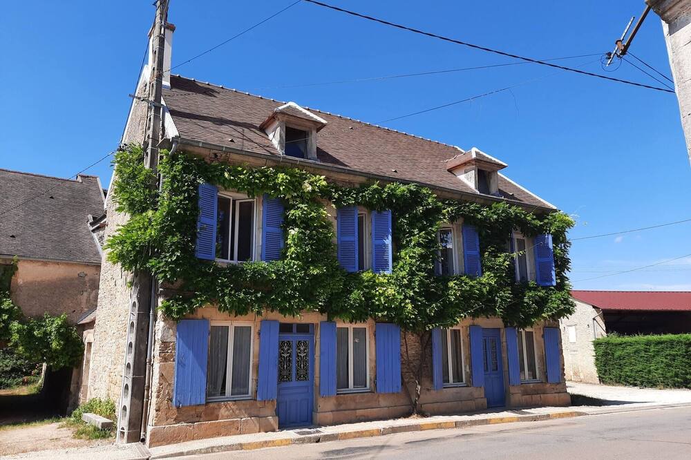 Photo of Outdoor in Montillot