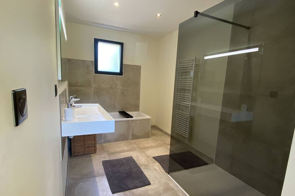 Photo of Bathroom in Carpentras