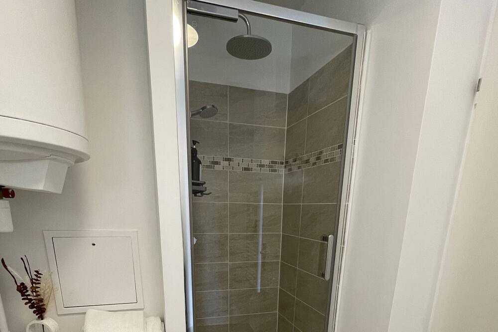 Photo of Bathroom in Orly